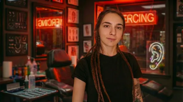 Suzy — piercing artist la Pleasure Oradea